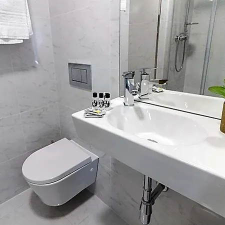 Bairro Alto בית הארחה 4*