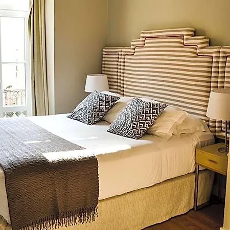 Bairro Alto בית הארחה 4*